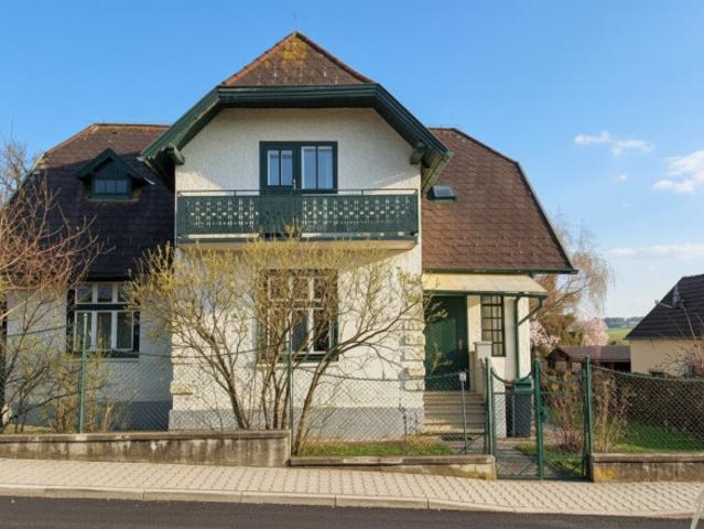 Gigantischer Garten Fernblick Rückzugsort Altbau Stil Villa von 1924 zum Sanieren