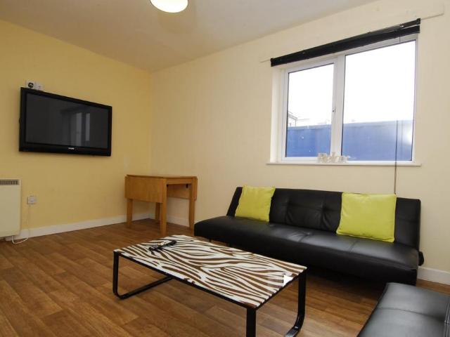 Gilwell Street, Plymouth PL4 2 bed flat to rent £1,361 pcm £314 pw