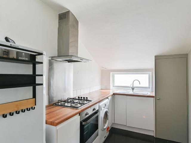 Gilbey Road, Tooting Broadway, London SW17, 1 bed flat to rent, £1,850 pcm | PrimeLocation