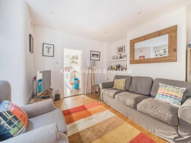 Gilbey Road, London, SW17 2 bed flat to rent £2,400 pcm £554 pw