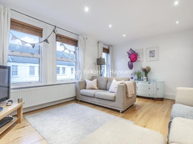Gilbey Road, London, SW17 3 bed maisonette to rent £4,000 pcm £923 pw