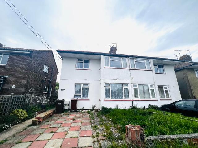 Gilda Crescent, Polegate BN26, 2 bed flat to rent, £1,200 pcm | PrimeLocation