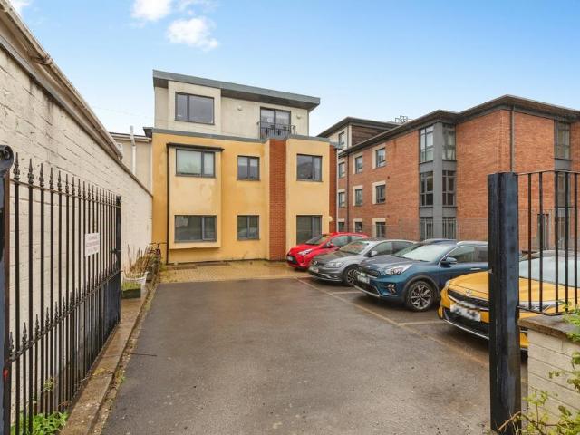 Gilda Parade, Bristol, Somerset, BS14 2 bed flat to rent £1,150 pcm £265 pw