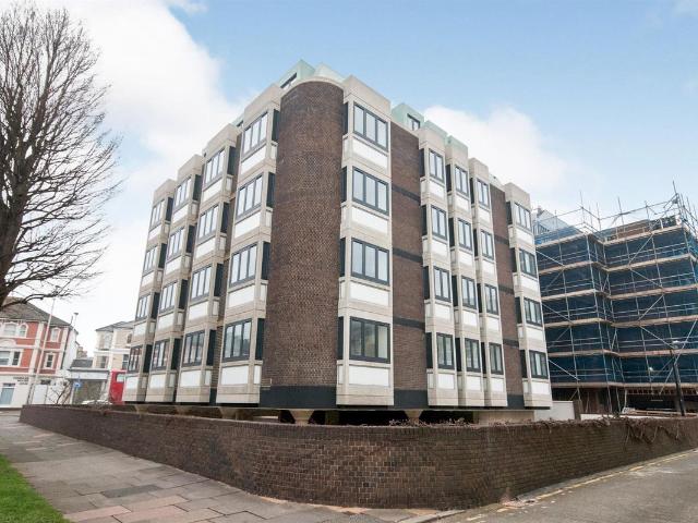 Gildredge Road, Eastbourne BN21, 2 bed flat to rent, £1,200 pcm | PrimeLocation