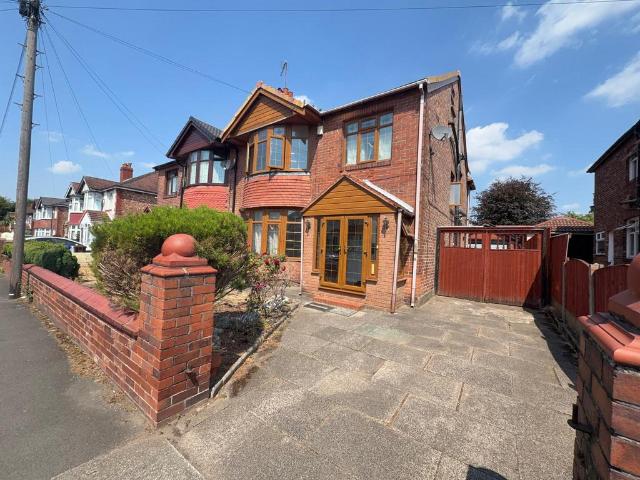 Gildridge Road, Manchester. 7 bed semi detached house to rent £2,800 pcm £646 pw