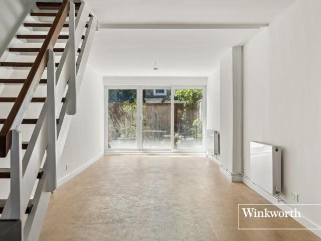 Gilesmead 2 bed apartment to rent £2,496 pcm £576 pw