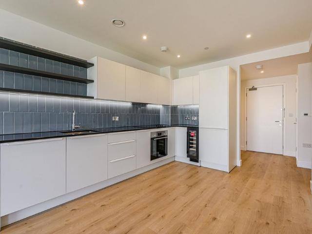 Gilham House, Lombard Square. 1 bed flat to rent £1,900 pcm £438 pw