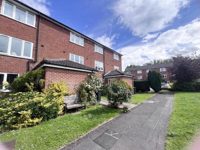 Gillbent Road, Cheadle Hulme, Cheshire 2 bed apartment to rent £1,200 pcm £277 pw