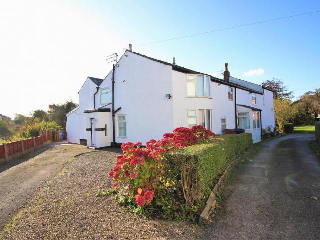 Giller Fold, Penwortham PR1 2 bed terraced house to rent £700 pcm £162 pw