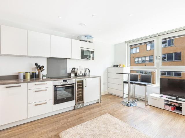 Gillespie Court, 9 Queensland Road. Studio to rent £1,820 pcm £420 pw