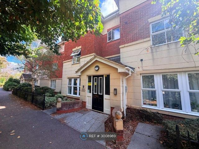 Gillespie Close, Bedford MK42, 2 bed flat to rent, £1,200 pcm | PrimeLocation