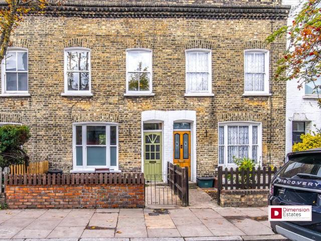 Gillespie Road, Islington, London, N5 3 bed terraced house to rent £3,700 pcm £854 pw