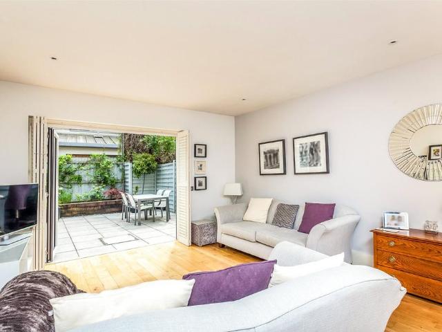 Gillespie Road, London, N5 4 bed terraced house to rent £5,500 pcm £1,269 pw