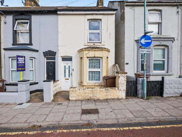 GILLINGHAM, ME7 2 bed end of terrace house to rent £1,150 pcm £265 pw