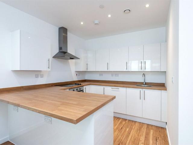Gillingham Gate Road, Gillingham ME4, 2 bed flat to rent, £1,450 pcm | PrimeLocation