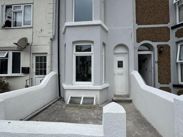 Gillingham Road, Gillingham ME7 3 bed terraced house to rent £1,395 pcm £322 pw