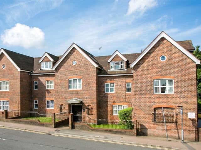 Gilliams House, Junction Road. 1 bed flat to rent £1,150 pcm £265 pw