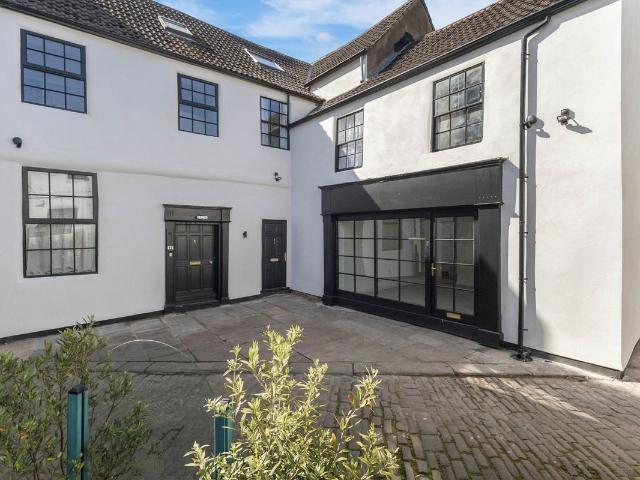 Gills Yard, Wakefield WF1, 2 bed flat to rent, £1,200 pcm | PrimeLocation