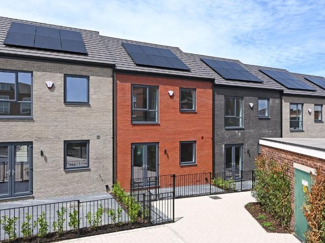 Gills Mews, Wakefield WF1, 3 bed terraced house to rent, £1,345 pcm | PrimeLocation