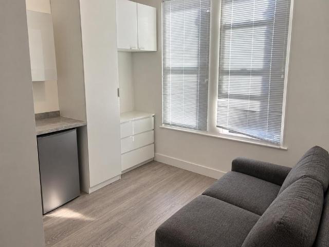 Gilmore Road, London SE13 Studio to rent £1,070 pcm £247 pw
