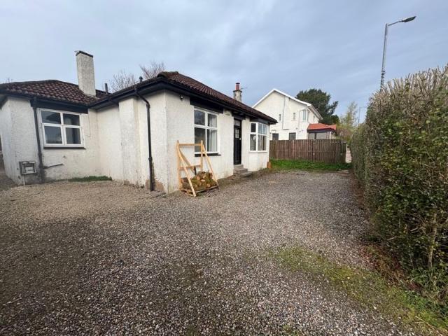 Gilmour Street, Eaglesham G76, 3 bed detached bungalow to rent, £1,750 pcm | PrimeLocation