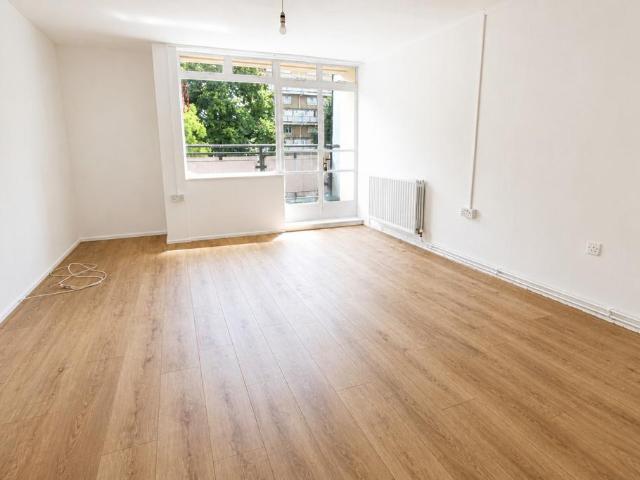 Gilpin Crescent, Edmonton Angel, N18 2 bed maisonette to rent £1,650 pcm £381 pw