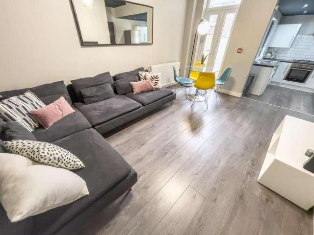 Gilroy Road, L6