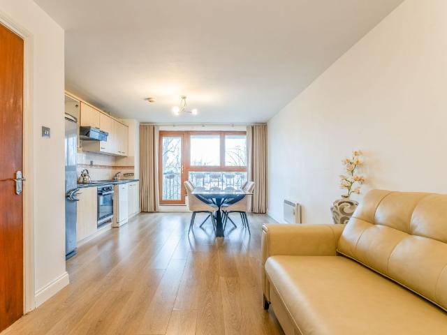 Gipsy Lane, London SW15, 1 bed flat to rent, £2,200 pcm | PrimeLocation