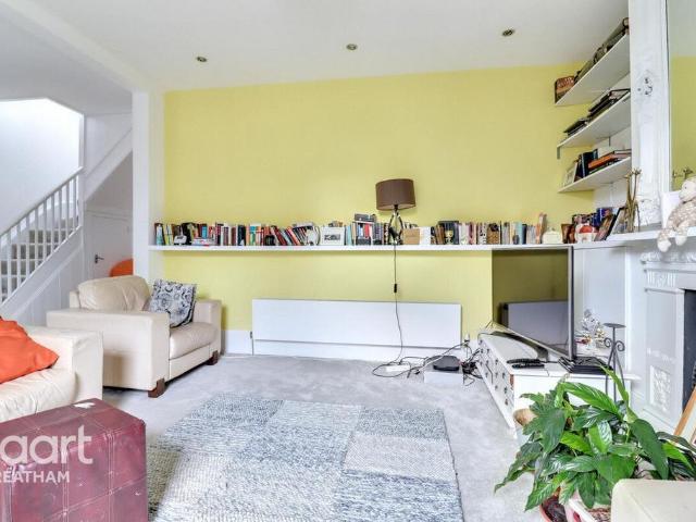 Gipsy Road, London 4 bed flat to rent £3,000 pcm £692 pw