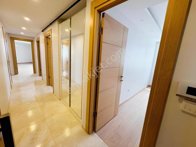 Giray Atagün'den Nokta Durağında 156m2 3+2 Kiralık Dubleks Daire