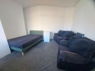 Girlington Road, Bradford BD8, Studio to rent, £475 pcm | PrimeLocation