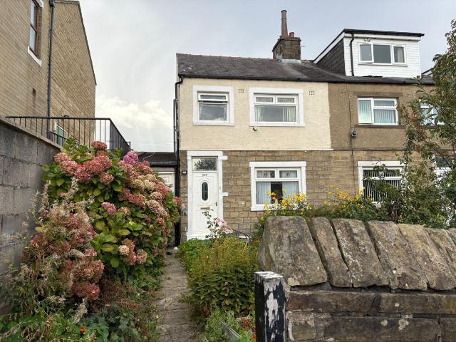 Girlington Road, Bradford BD8, 3 bed terraced house to rent, £850 pcm | PrimeLocation