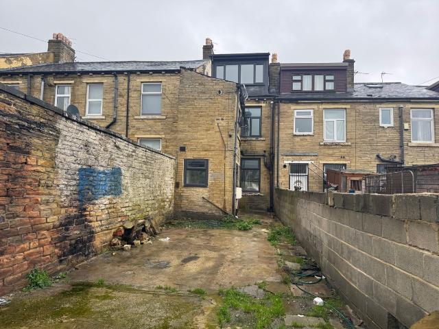 Girlington Road, Bradford, West Yorkshire BD8, 3 bed terraced house to rent, £750 pcm | PrimeLocation