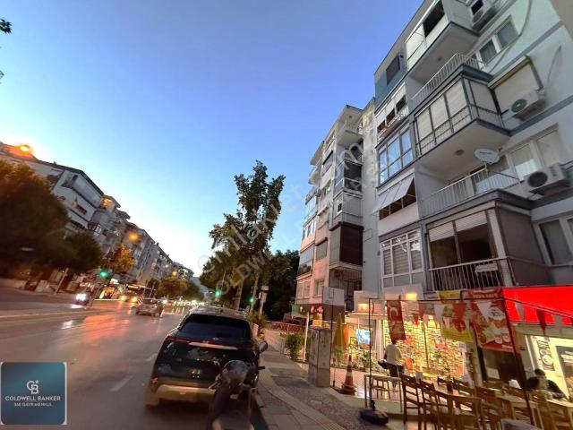 Girne Caddesi Üzerinde Merkezi Konumda Kiralık Daire
