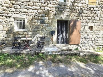 Gîte meublé 2 à 4 personnes de 36m2 dans bâtisse en pierre