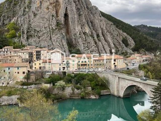 Gîte de 400 m² au cœur de la Provence: un lieu unique offrant de multiples possibilités d'exploitation touristique