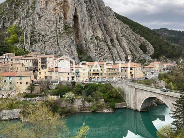 Gîte de 400 m² au coeur de la Provence: un lieu unique offrant de multiples possibilités d'exploitation touristique