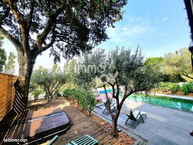 Gîte 11 pièces 305 m²