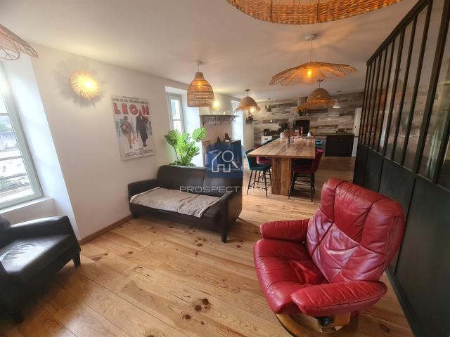 Gîte 5 chambres avec locaux commerciaux à Estaing 210m² Estaing