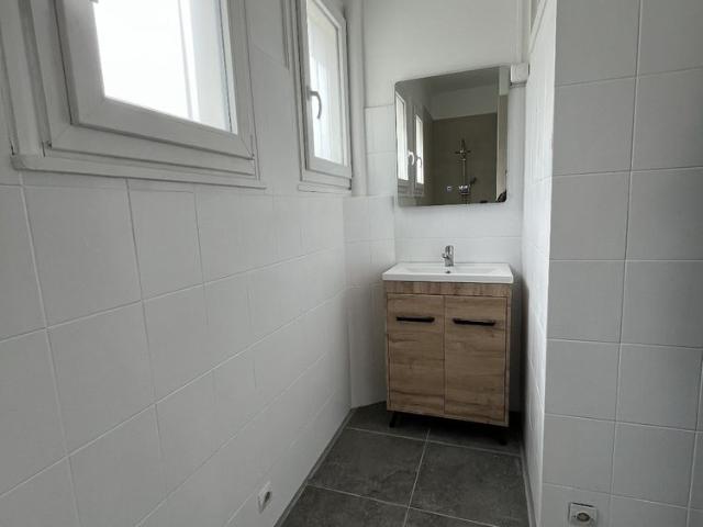 GIVORS, maison de type 5, de 98,45 m² sur 3 niveaux, comprenant 3 chambres