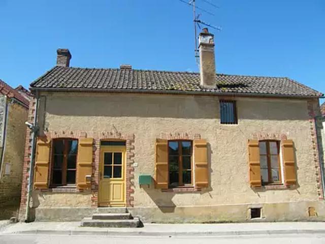 Givry 89200 Location maison 4 pièces t4 au dernier étage cave
