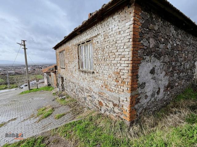 Göçbeyli'de Satılık 2 Haneli Köy Evi Ve Arsası