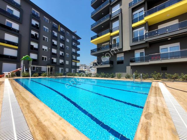 Göçerler'de Havuzlu Lüks St. İçerisinde 140m2 3+1 Daire