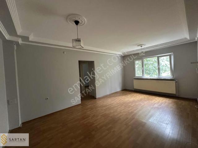 Göçmen Konutlarında Merkezi Konumda 2+1 Kiralık Eşyasız Daire