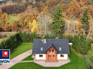 Przestronny dom 311 m2 z garażem i ogrodem w Gołogłowach