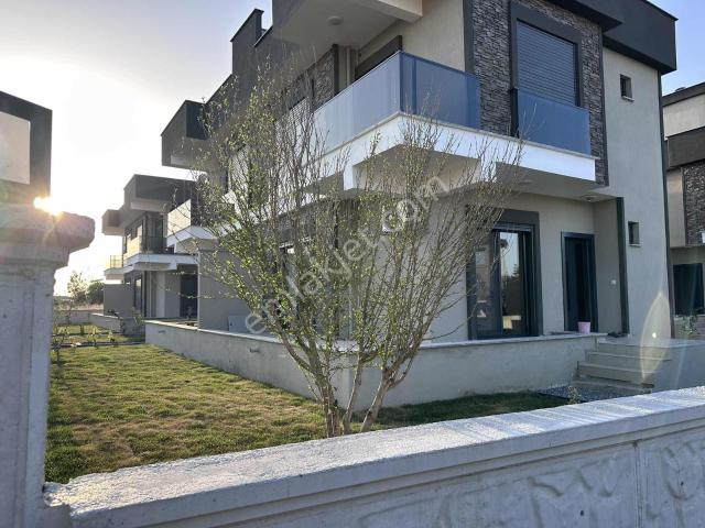 Gömeç Merkeze Ve Denize Yakın Sıfır 3+1 Oturuma Hazır Lüks Villa