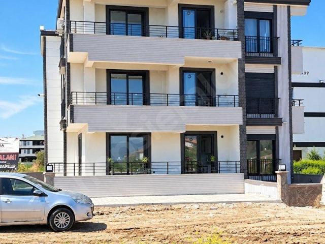 GÖMEÇ MİTHATPAŞA'DA SIFIR BİNA 90 M NET YERDEN ISITMA 2+1