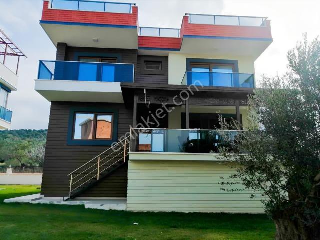 Gömeç Karaağaçta Denize 200 Metre Havuzlu 3+1 Villa