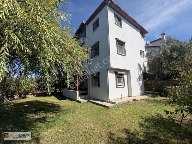 Gömeç Karaağaç'ta Denize 350 Mt Mesafede Bağımsız Triplex Villa