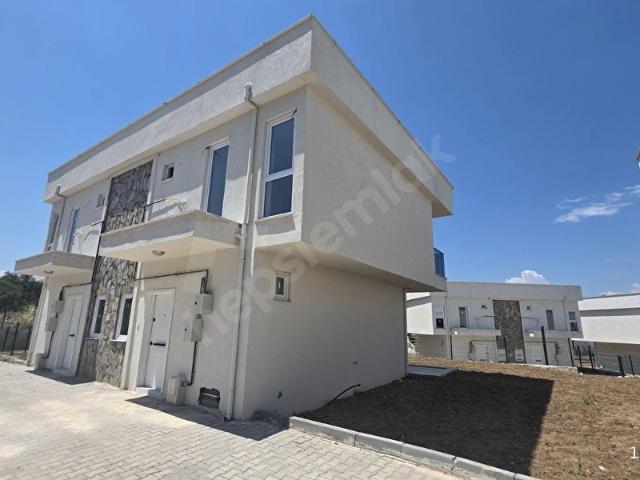 Gömeç Keremköy Havuzlu Sitede Satılık 3+1 Villa